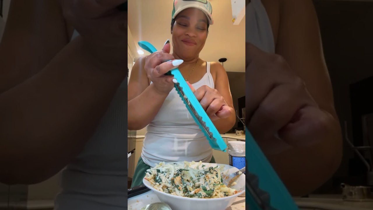 Поздно вечером готовим вместе с Таршей.