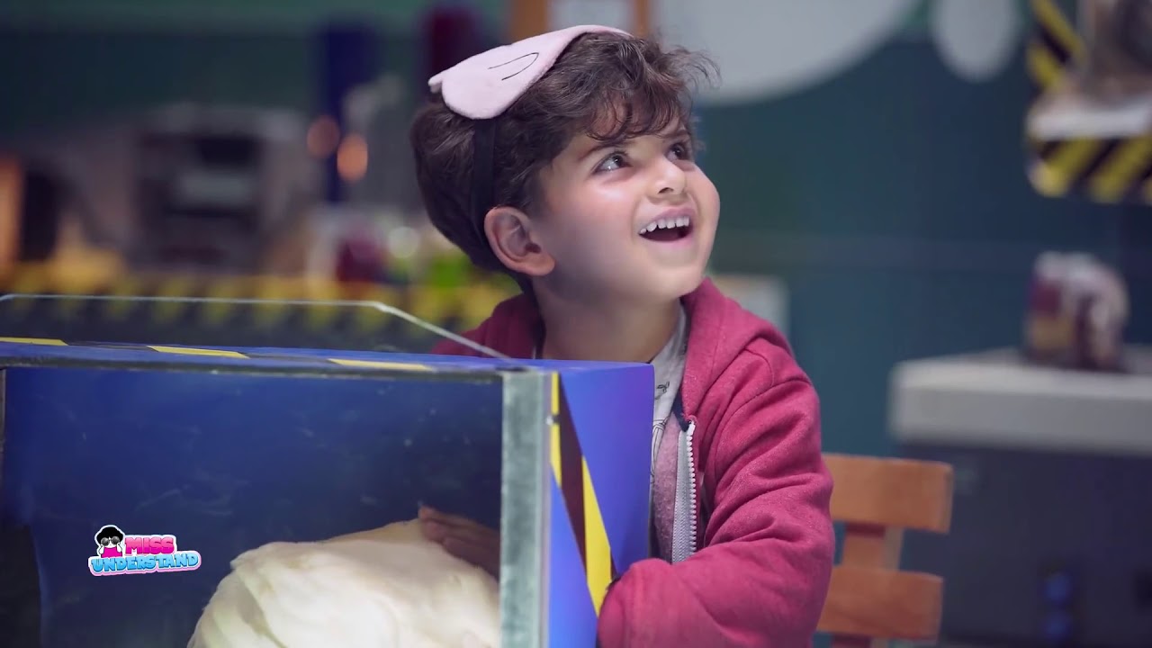 ميس اندرستاند😁 ياسين يجري اختبارات الذكاء في غرفة العلوم YouTube