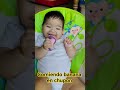 comiendo banana en chupon