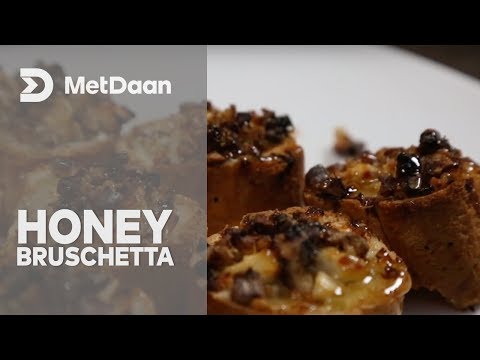 Goat Cheese, Walnut, and Honey Bruschetta | MetDaan