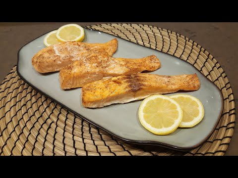 Video: Saftiger und weicher Lachs im Ofen