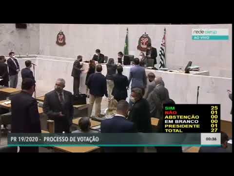 Deputado passa a mão no seio de colega durante sessão