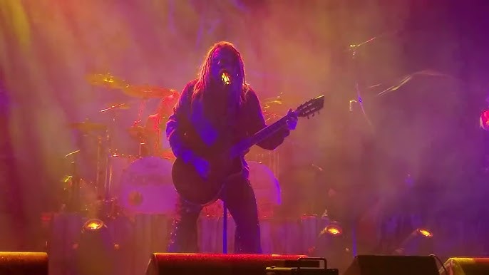 Qurilish maydonchasida yalangoch qizning surati Yuz erkak va bir qiz porno