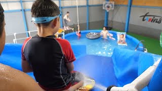 プールのアスレチック作って遊んでみた！