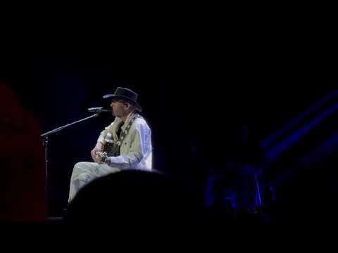 Toby Keith Don't Let The Old Man In Live in Las Vegas