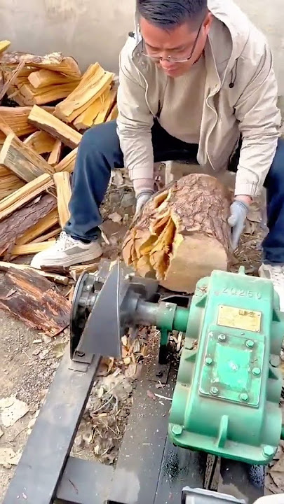 Cutting and Splitting Firewood with a Compact Wood Processing Machine