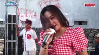 ERIKA SYAULINA SEBATAS KATA DAN RINDU