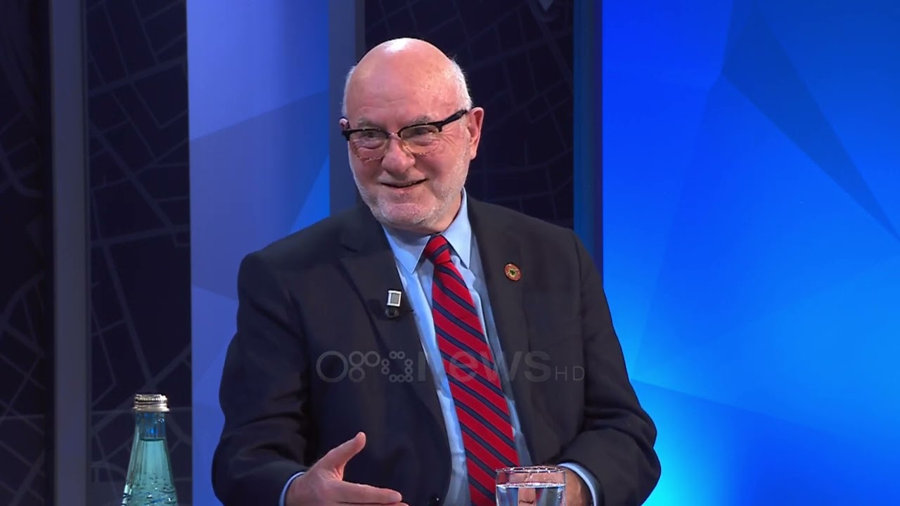 Analisti zbulon nyjen gordiane të Kurtit dhe fjalën që ai e urren më shumë