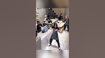 The crazy dance of the coffee shop staff! Will you also join?#shorts#viralvideo #dailylife