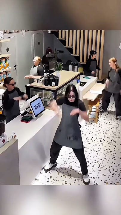 The crazy dance of the coffee shop staff! Will you also join?#shorts#viralvideo #dailylife