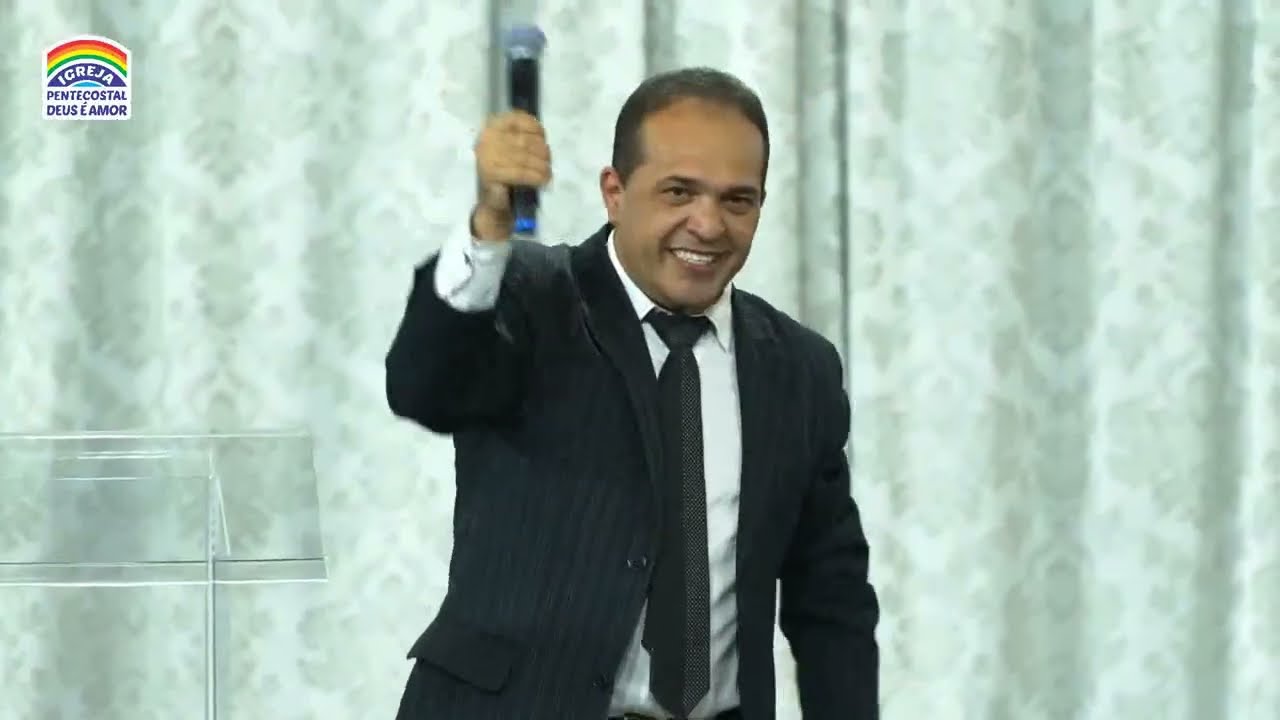 Ivan Luiz Multidao de Branco Ao Vivo Com A Banda Na Sede Mundial