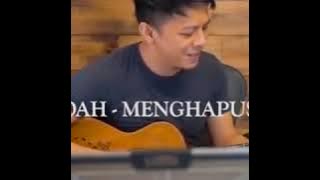 MENGHAPUS JEJAKMU - ARIEL SOLO AKUSTIK || STORY WA NOAH