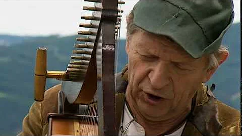 Eberhard Kummer sings Nibelungenlied and Walther v...