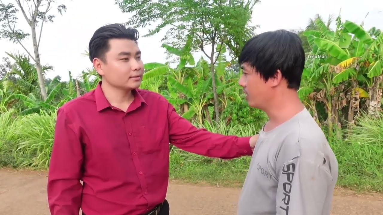 On the way to get more bamboo, Man helped a person who had just gotten into an accident on the road