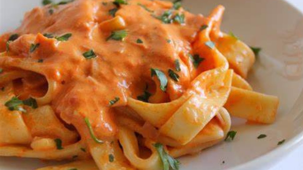 PASTA CON CREMA DI PEPERONI