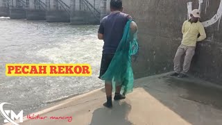 PECAH REKOR JALA IKAN DI PINTU AIR BENDUNG GERAK PANEN IKAN SEKAMPUNG