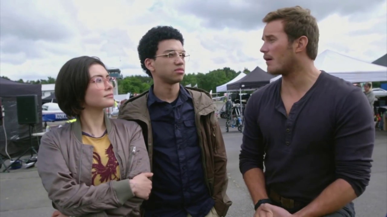 Bryce Dallas Howard and Chris Pratt talk to Harkins Behind the Screens