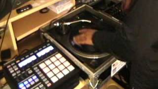 1 Turntable Session 2 DJ QBERT Scratch Record & Using Native Instruments Maschine For The Beat
