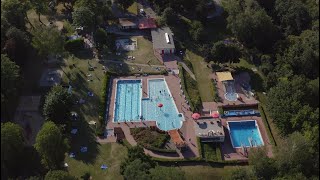 Wasser marsch - Die gläserne Stadt zu Besuch im Freibad