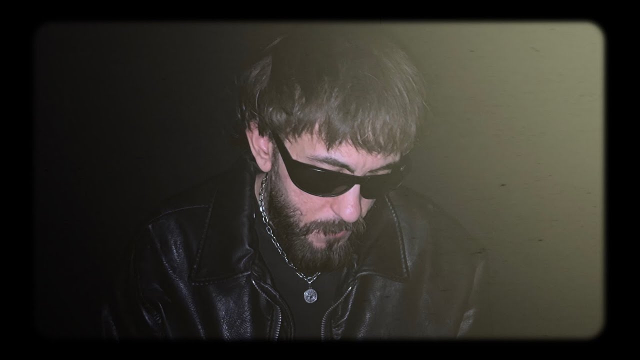 CEZIC - Lasa-i sa Vorbeasca (Music Video)