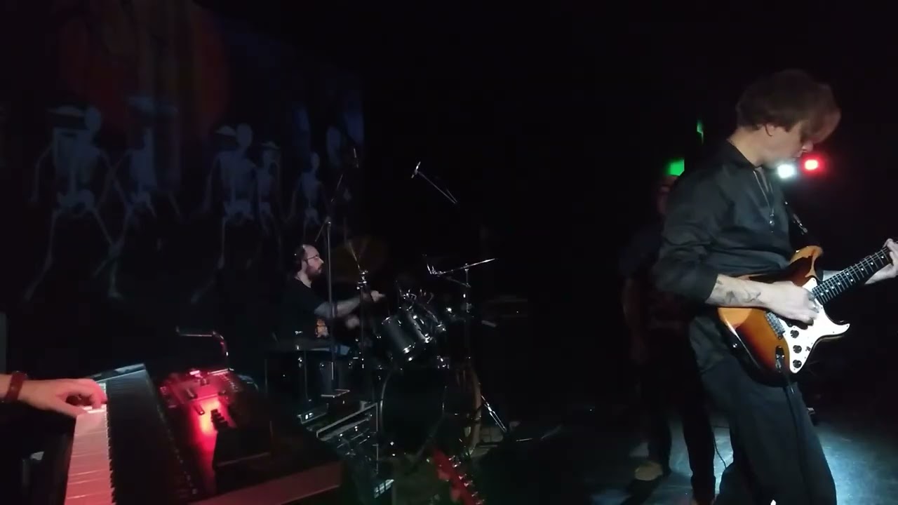 Magnus (Lost In This Crazy World)