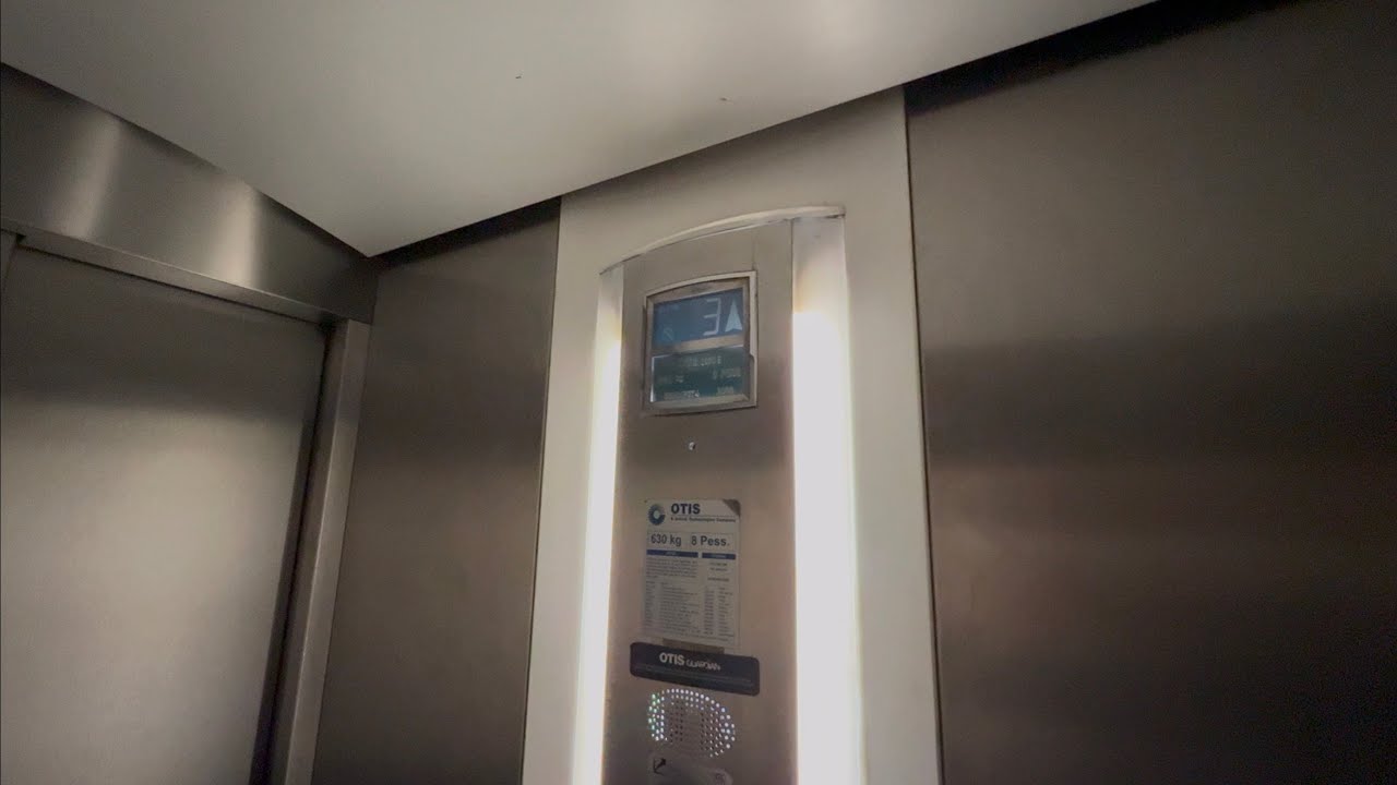 2000 OTIS 2000E Traction Elevator @ Rua do Seminário 7, Funchal, Portugal.