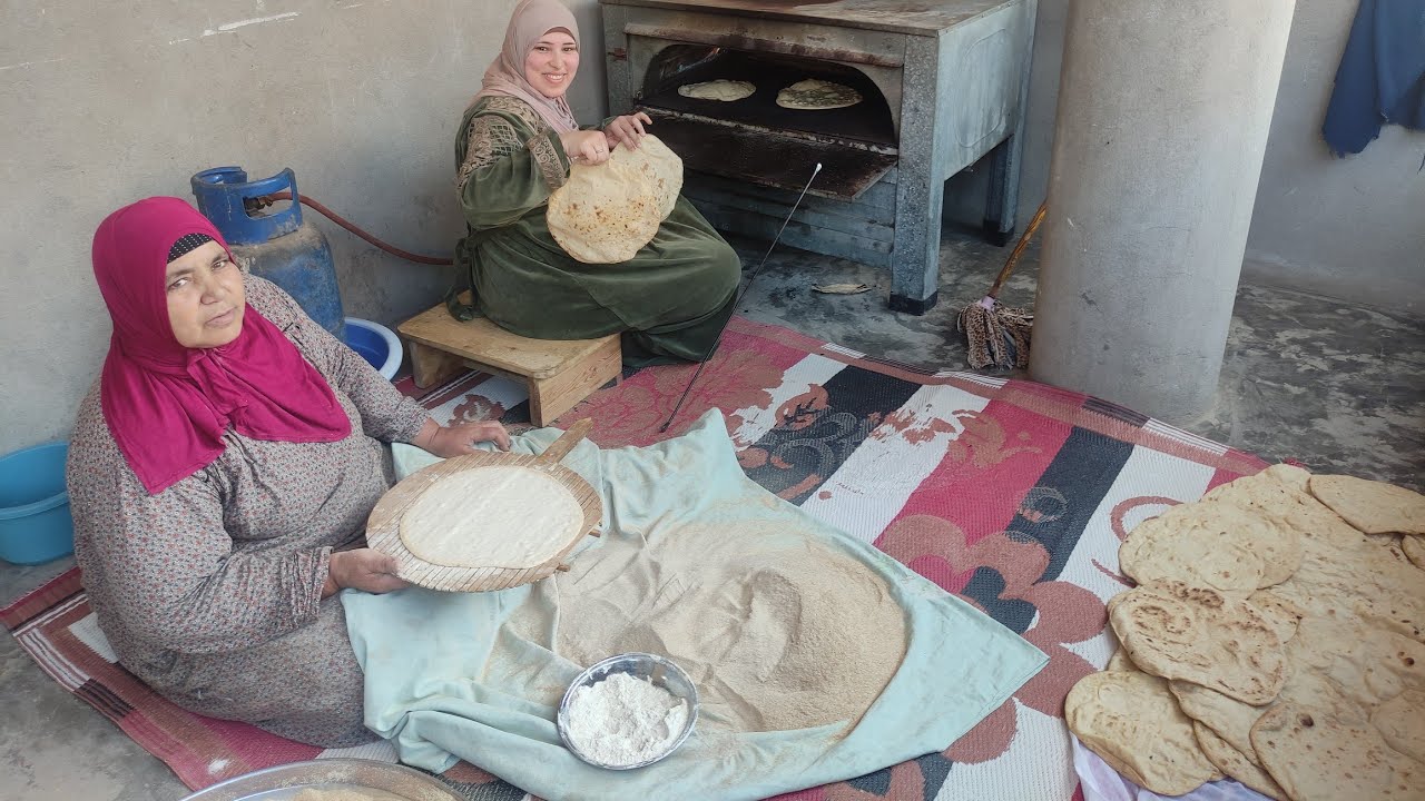 حماتى🧕قامت من بدرى🌤️عجنت العيش الفلاحى🫓وخبزتو أنا وهى تعالو😱شوفوازاى حماتى بتعلمنى💪ربنا يخليكى🤲ليا#