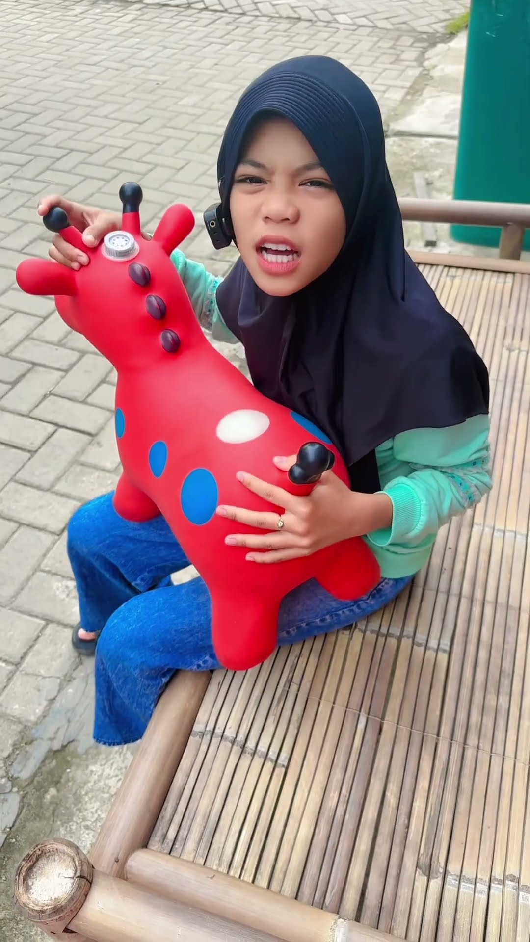 SAPINYA NGIKUTIN AINUN TERUS
