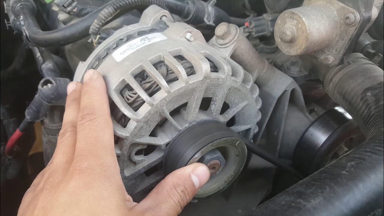 Como saber si esta fallando el alternador de tu auto - YouTube