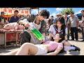 穷小伙被骂“破杀猪的”,路边救下昏迷美女总裁,随手一针竟治好她的顽疾!谁知他竟是顶级神医,美女总裁醒后带5000亿疯狂倒追,还扬言要给他生八个孩子!