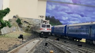 Parallel race of LHB and ICF coach | LHB overtake ICF | Indian model railways | Ho scale train set