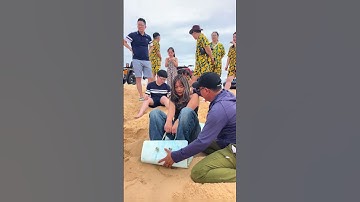 Cô gái Tây trượt cát, Cô ấy hít thở thật sâu, Trượt Cát Mạo Hiểm 🏂 Tốc Độ Chóng Mặt 043 | #Shorts