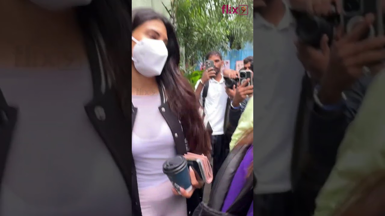 Jacqueline Fernandez & Karishma Tanna, Anusha Dandekar Spotted At Café Bandra Entry | Flix9