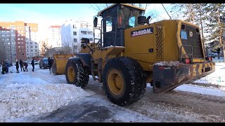 Как убирают снег в Астане после снежной бури