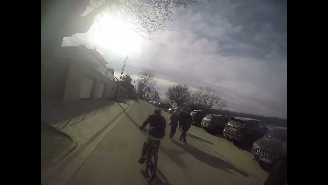 Horgászom és bicajozom.