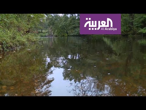 حصريا صور من جوال جاسر وهو يلقي شعرا على ضفاف النهر الذي مات فيه