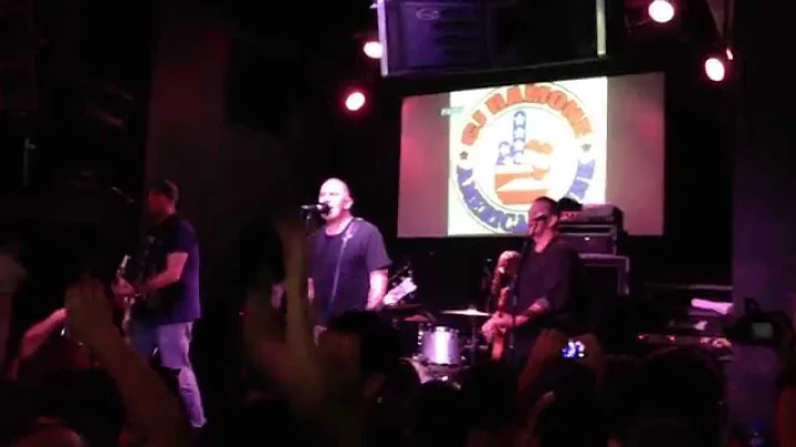 C. J. Ramone - Blitzkrieg Bop (Live at Brazil 2014)