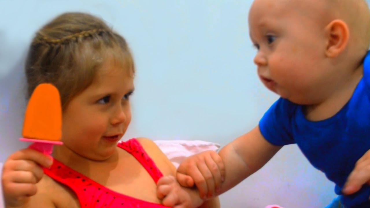 Беби Бон малыш Денис просит мороженое сестрички ♥ Baby doll Для детей