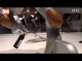 Kuka - Hannover Messe 2015 -  Industrie 4 0 - Roboter schenkt Bier ein