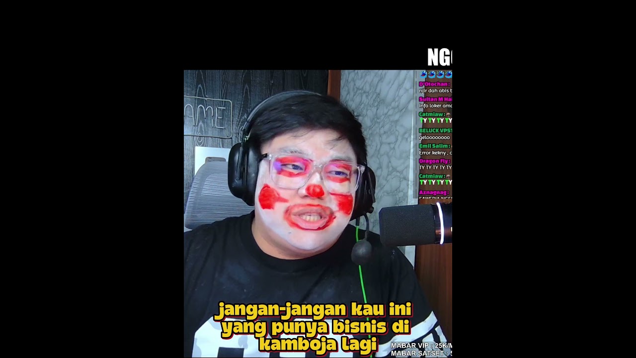 pria tidak bercerita, tiba2 jadi badut belanja di indomart 