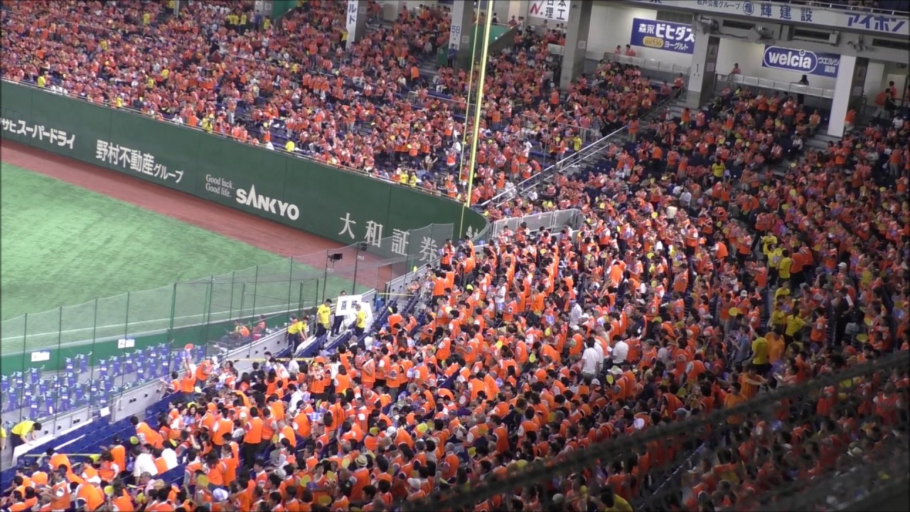 ３６年ぶり２度目の優勝 ｎｔｔ東日本 オレンジ色に染まった応援席 都市対抗野球17 Youtube