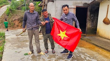 Sự Béo Páo hói và bản Lũng Cáng dàn diễn viên điện tử nhận Cờ. Nguyễn Tất Thắng