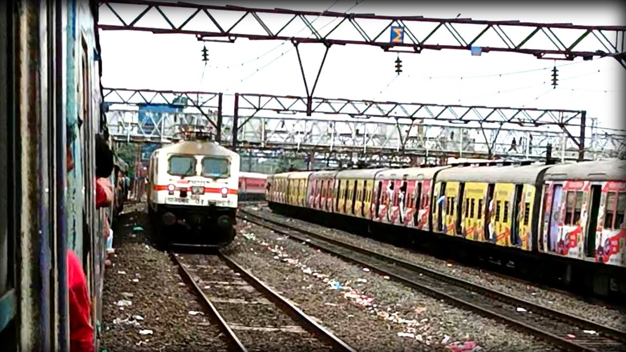 12304 NDLS-HWH Poorva Express (via Patna) Slowly Approaching To Howrah Station.