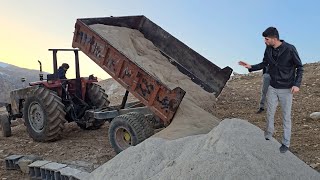 Download Lagu Mahdi verplaatste de bouwmaterialen met al haar kracht. MP3