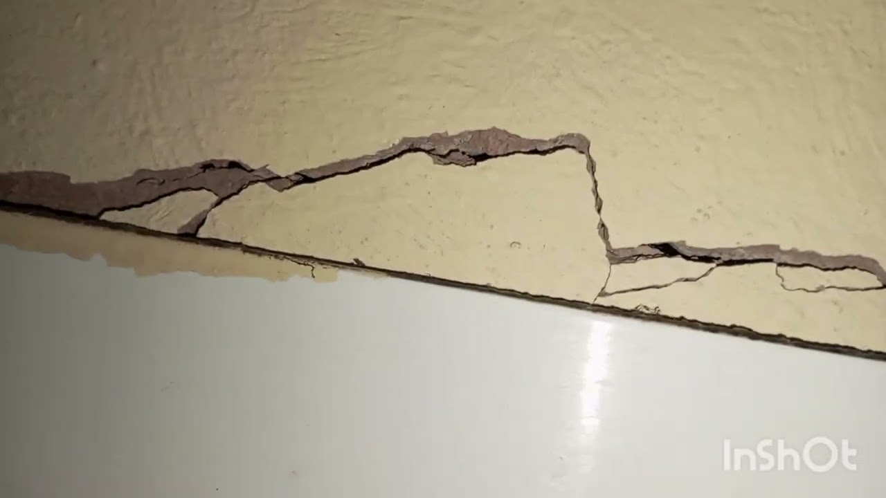 داري تشققات الله يلطف بينا 