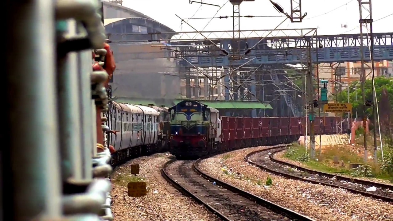 21Apr2017; Karnataka Exp Crossing Alco Hauled BOBYN @BYPL
