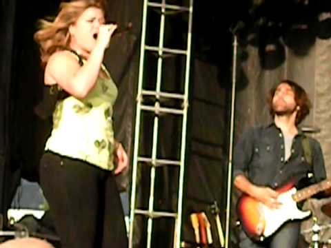 Kelly Clarkson - Behind these hazel eyes - Orem Summerfest - June 11, 2009 - UVUphoria