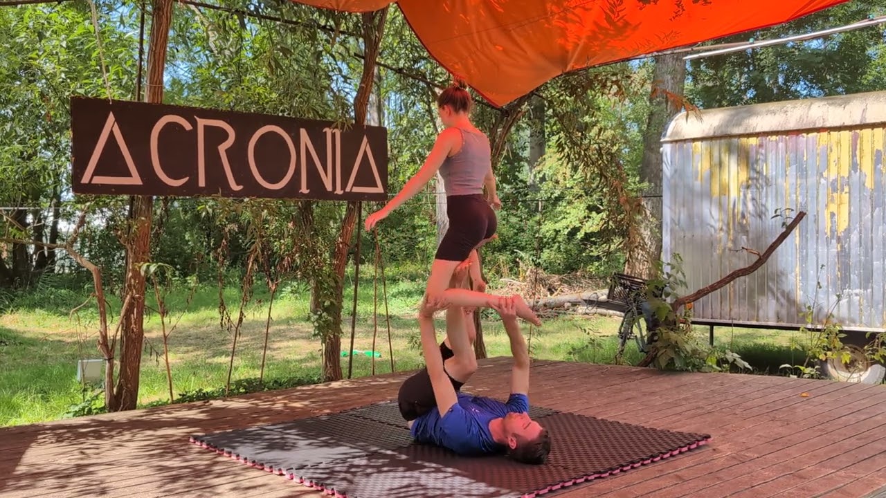 Acronia 2025: Acro-Yoga Beginner-Deluxe | AKATIKS