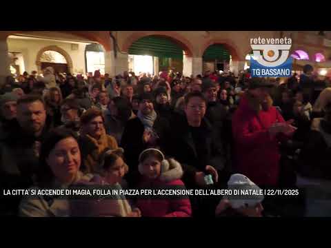 LA CITTA' SI ACCENDE DI MAGIA, FOLLA IN PIAZZA PER L'ACCENSIONE DELL'ALBERO DI NATALE | 22/11/2025