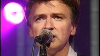 Neil Finn - Cold Live at the Chapel - Distant Sun (7/11) chords